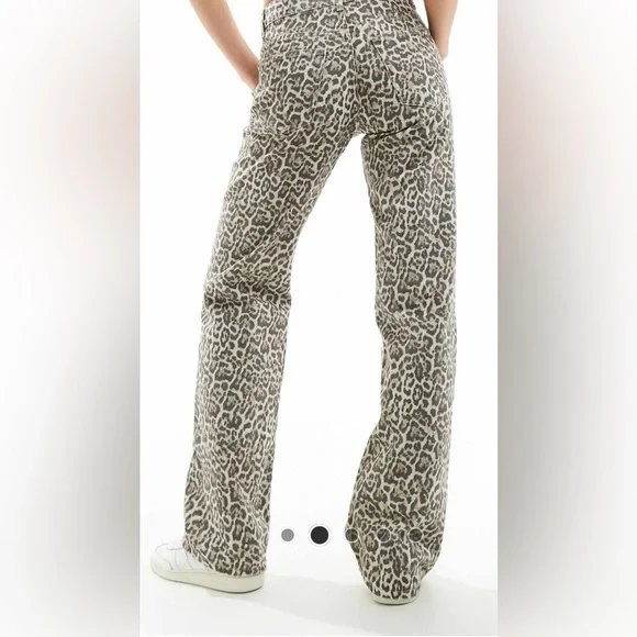 Stradivarius High Rise Cream and Brown Jeans - Picture 2 of 7